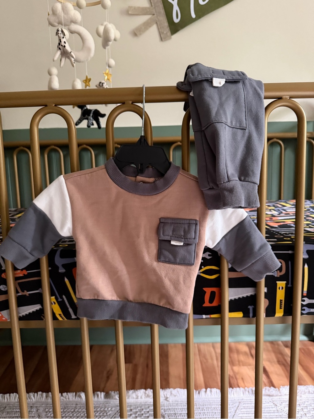 Colorblock Baby Sweatshirt & Joggers Set -